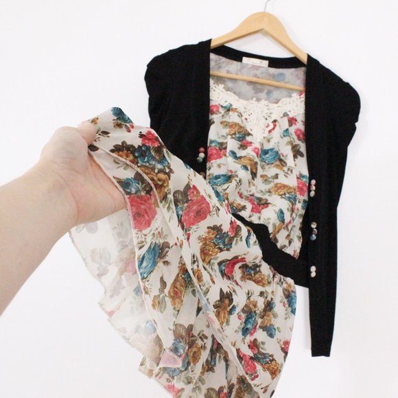 *QYXL Black Cardigan and Floral Blouse Set - Picture 5 of 8